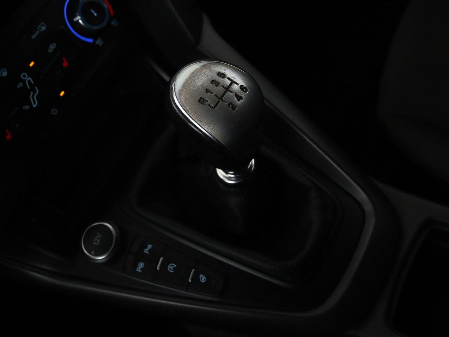 Ford FOCUS Wagon 1.0 EcoBoost ST-line | Stoel & Stuurverwarming | Trekhaak | PDC | Carplay | Navigatie | LMV 17 inch