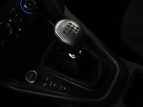 Ford FOCUS Wagon 1.0 EcoBoost ST-line | Stoel & Stuurverwarming | Trekhaak | PDC | Carplay | Navigatie | LMV 17 inch