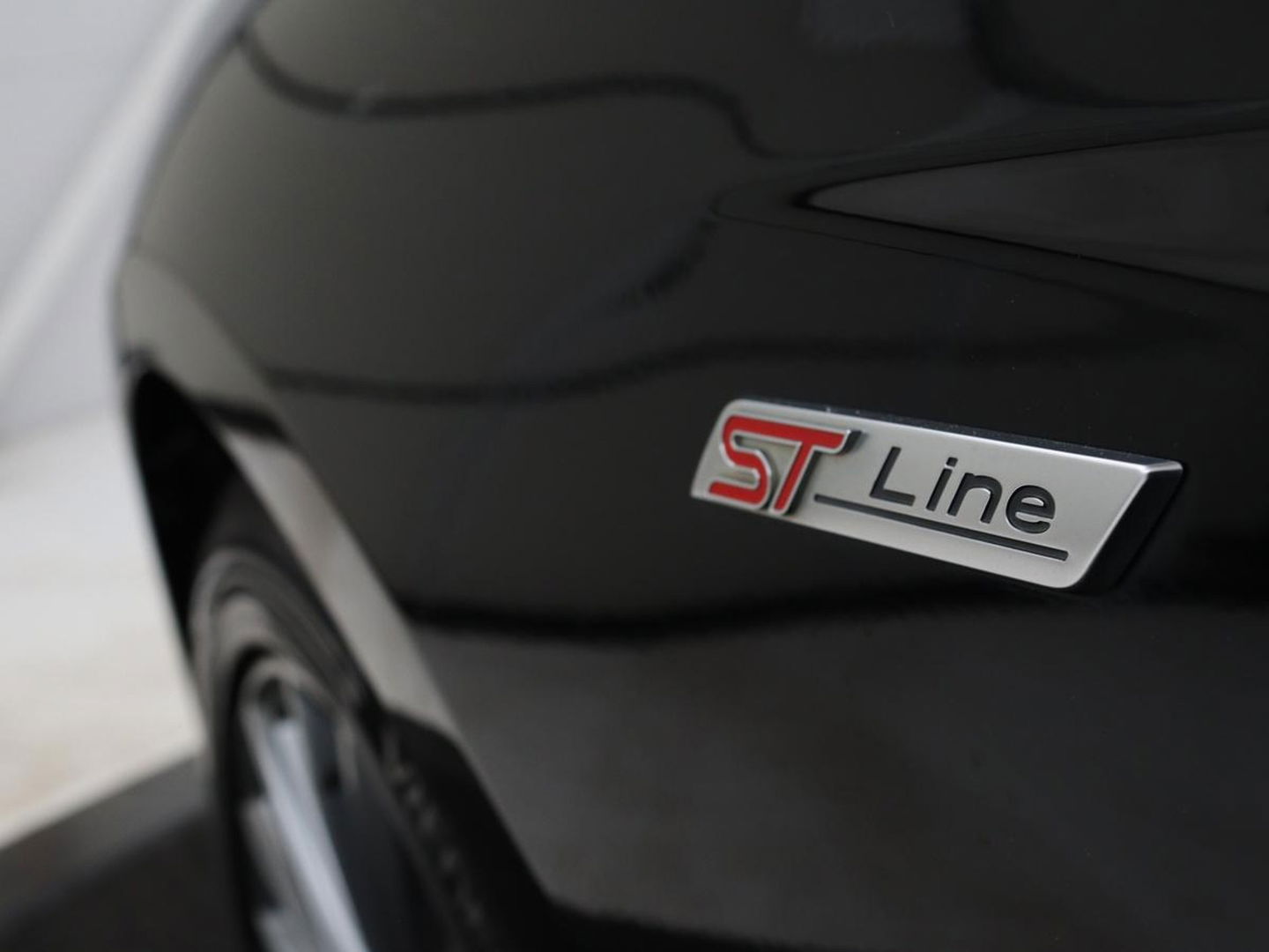 Ford FOCUS Wagon 1.0 EcoBoost ST-line | Stoel & Stuurverwarming | Trekhaak | PDC | Carplay | Navigatie | LMV 17 inch