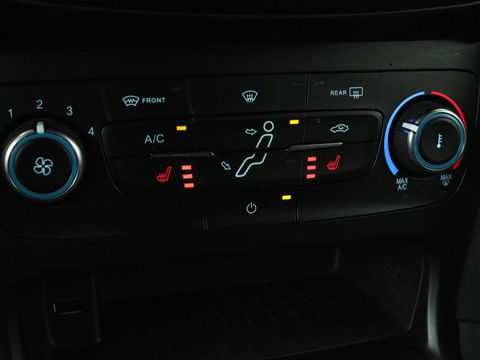Ford FOCUS Wagon 1.0 EcoBoost ST-line | Stoel & Stuurverwarming | Trekhaak | PDC | Carplay | Navigatie | LMV 17 inch