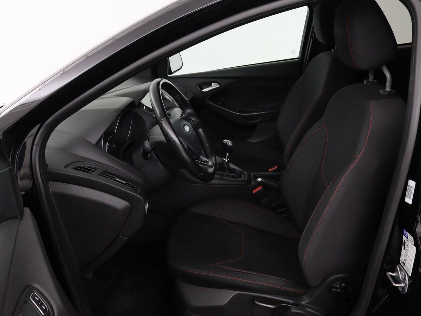 Ford FOCUS Wagon 1.0 EcoBoost ST-line | Stoel & Stuurverwarming | Trekhaak | PDC | Carplay | Navigatie | LMV 17 inch