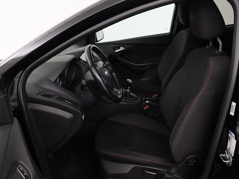 Ford FOCUS Wagon 1.0 EcoBoost ST-line | Stoel & Stuurverwarming | Trekhaak | PDC | Carplay | Navigatie | LMV 17 inch