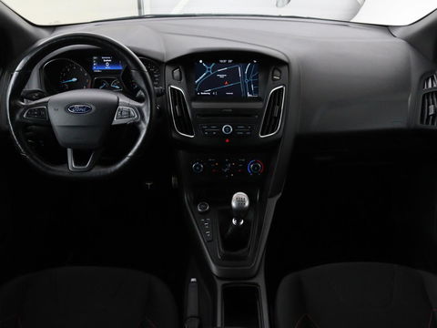 Ford FOCUS Wagon 1.0 EcoBoost ST-line | Stoel & Stuurverwarming | Trekhaak | PDC | Carplay | Navigatie | LMV 17 inch