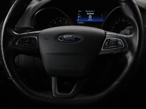 Ford FOCUS Wagon 1.0 EcoBoost ST-line | Stoel & Stuurverwarming | Trekhaak | PDC | Carplay | Navigatie | LMV 17 inch