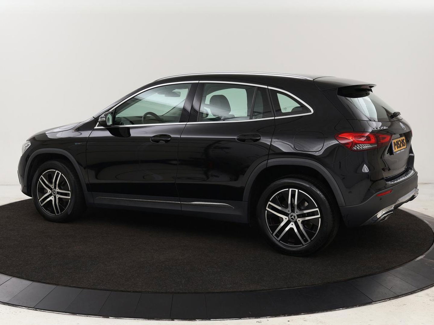 Mercedes-Benz GLA 250e Style | Stoelverwarming | Camera | Cruise control | Carplay | Widescreen | LMV 18 inch | Half leder | DAB+