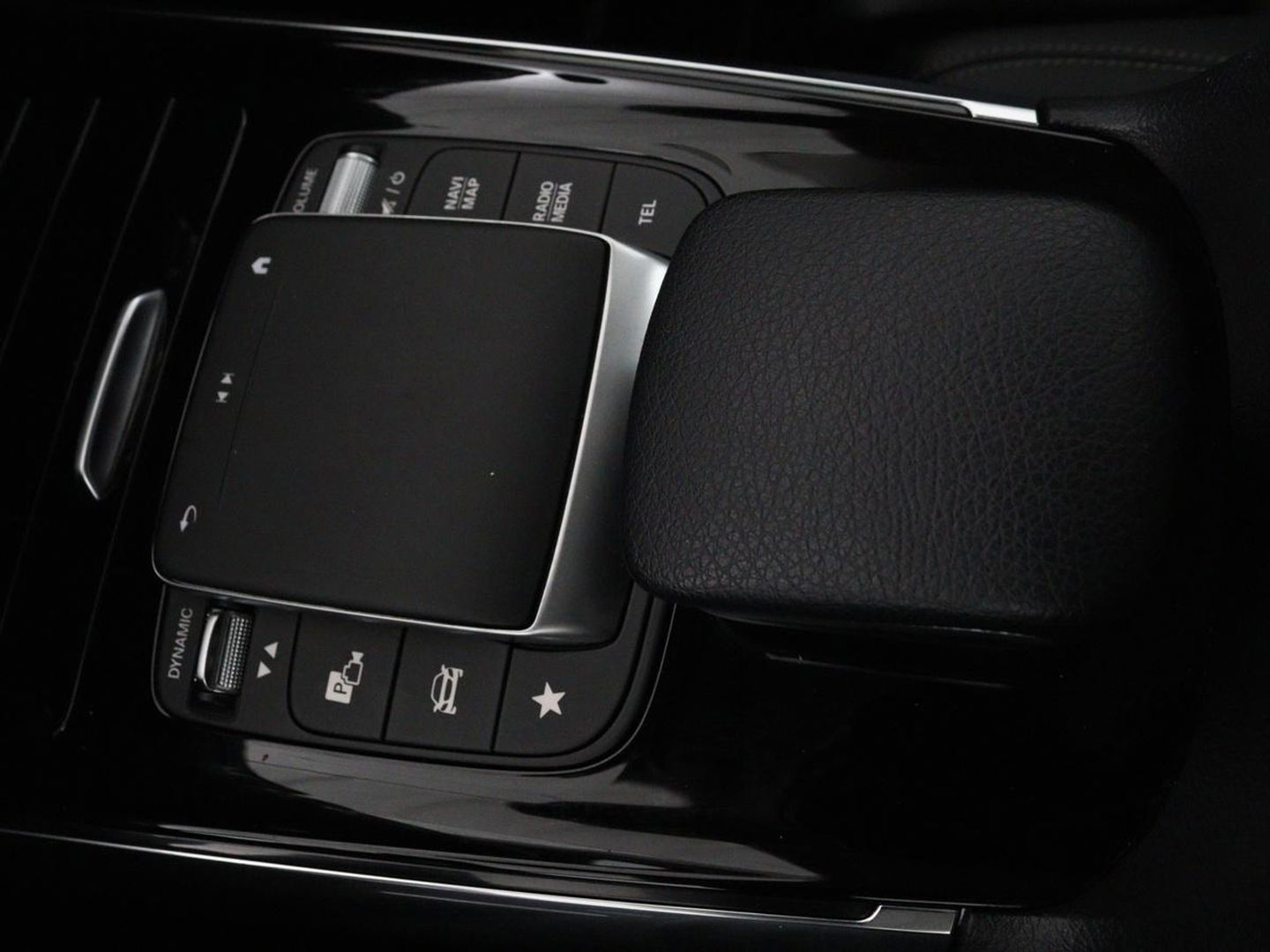 Mercedes-Benz GLA 250e Style | Stoelverwarming | Camera | Cruise control | Carplay | Widescreen | LMV 18 inch | Half leder | DAB+