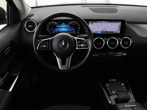 Mercedes-Benz GLA 250e Style | Stoelverwarming | Camera | Cruise control | Carplay | Widescreen | LMV 18 inch | Half leder | DAB+