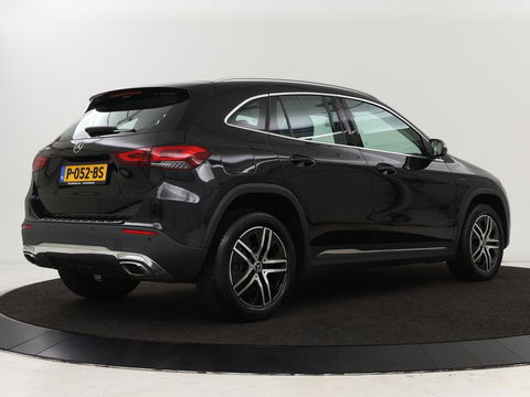 Mercedes-Benz GLA 250e Style | Stoelverwarming | Camera | Cruise control | Carplay | Widescreen | LMV 18 inch | Half leder | DAB+