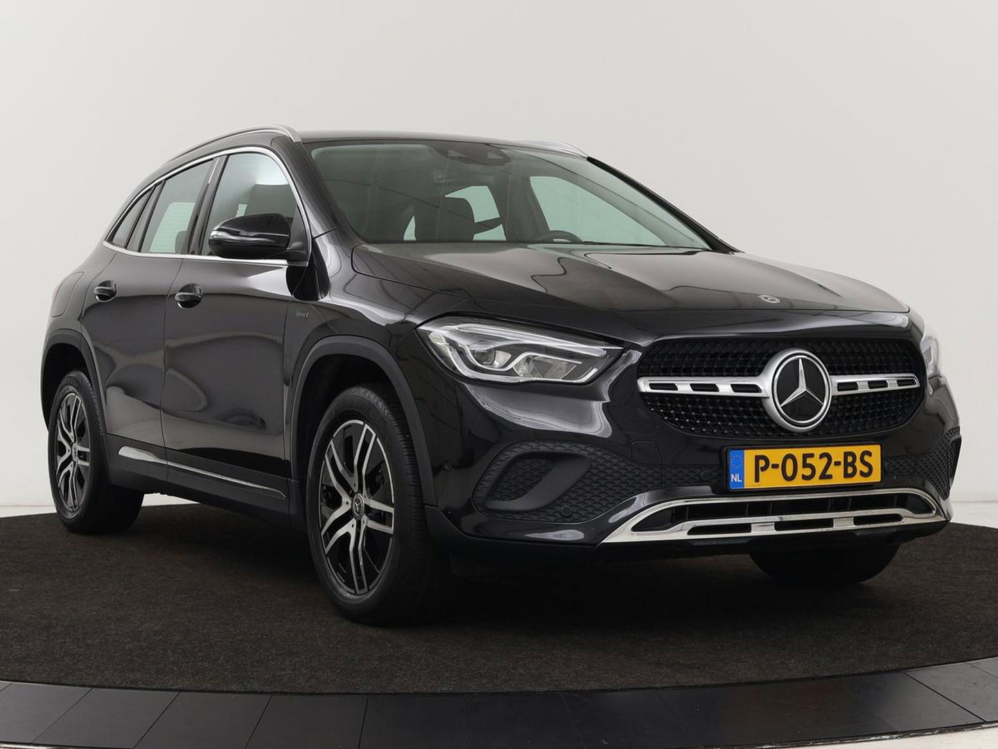 Mercedes-Benz GLA 250e Style | Stoelverwarming | Camera | Cruise control | Carplay | Widescreen | LMV 18 inch | Half leder | DAB+