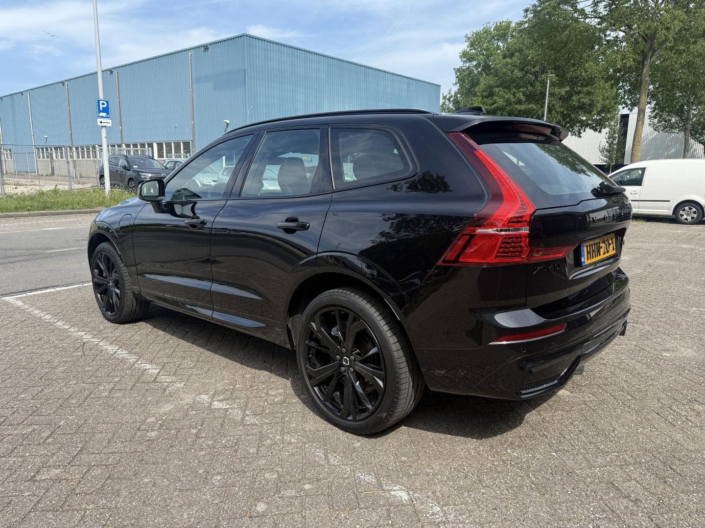 Volvo XC60 2.0 T6 Plug-in hybrid AWD Plus Black Edition trekhaak l Pano l rijklaarprijs