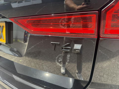 Volvo XC60 2.0 T6 Plug-in hybrid AWD Plus Black Edition trekhaak l Pano l rijklaarprijs
