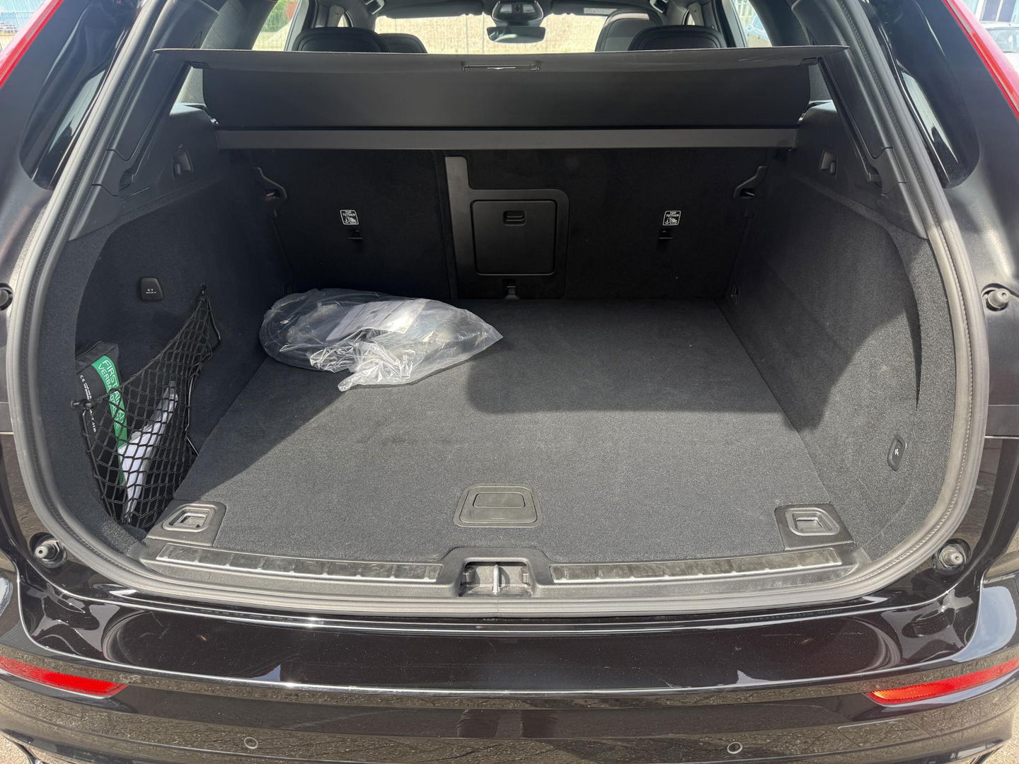 Volvo XC60 2.0 T6 Plug-in hybrid AWD Plus Black Edition trekhaak l Pano l rijklaarprijs