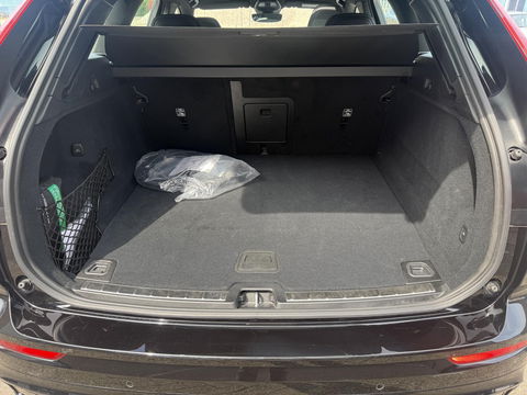 Volvo XC60 2.0 T6 Plug-in hybrid AWD Plus Black Edition trekhaak l Pano l rijklaarprijs