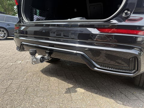 Volvo XC60 2.0 T6 Plug-in hybrid AWD Plus Black Edition trekhaak l Pano l rijklaarprijs
