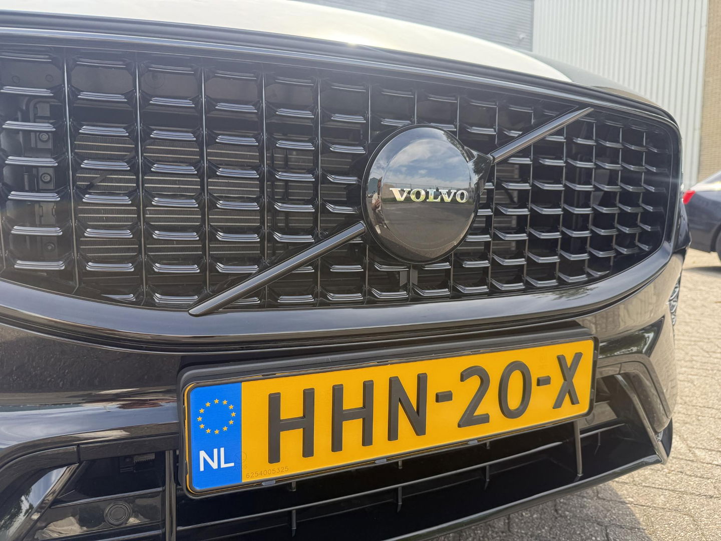 Volvo XC60 2.0 T6 Plug-in hybrid AWD Plus Black Edition trekhaak l Pano l rijklaarprijs