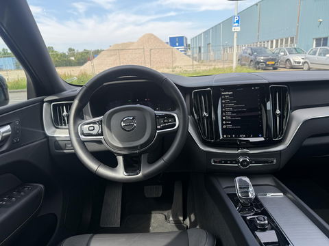 Volvo XC60 2.0 T6 Plug-in hybrid AWD Plus Black Edition trekhaak l Pano l rijklaarprijs