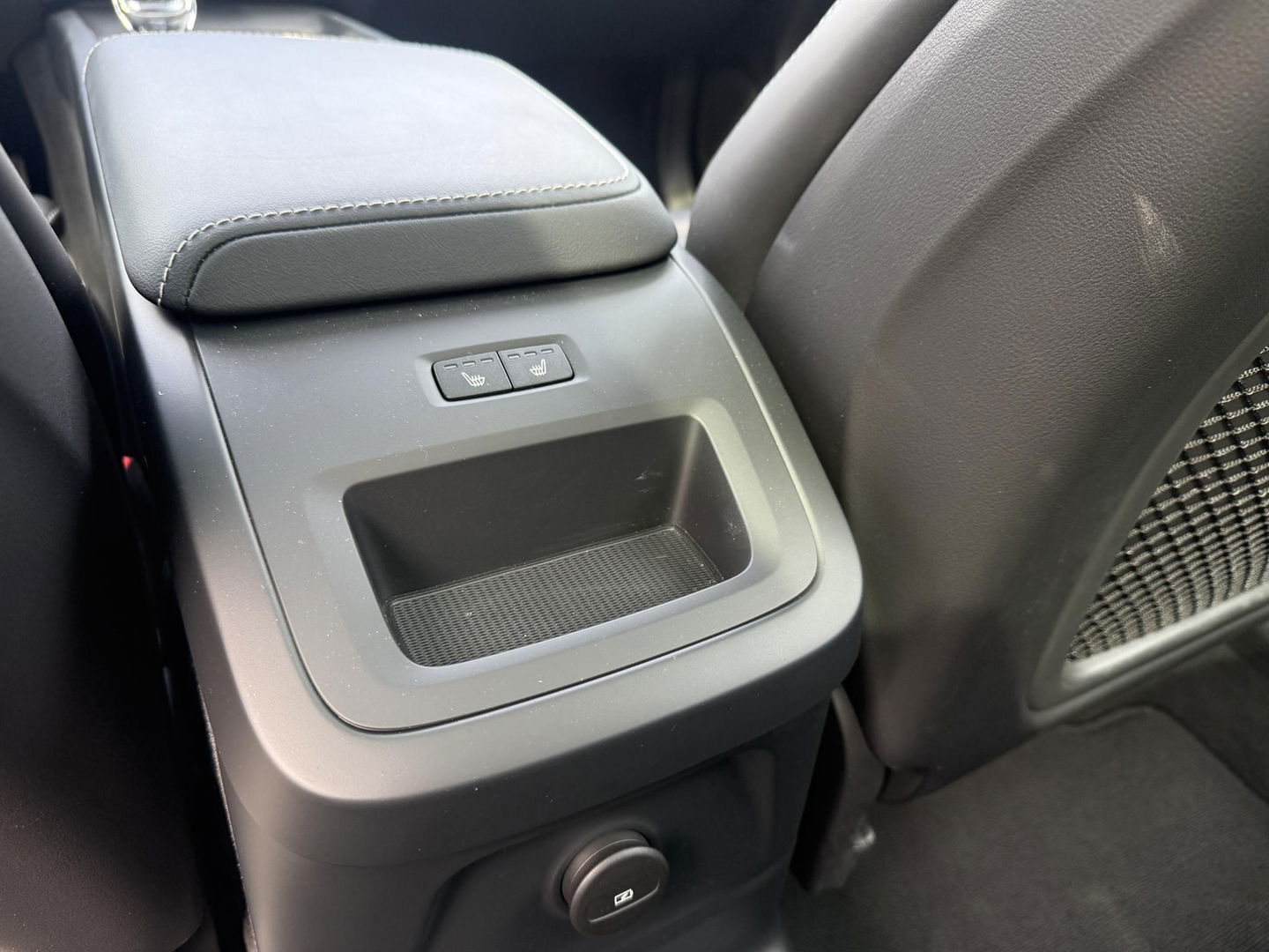 Volvo XC60 2.0 T6 Plug-in hybrid AWD Plus Black Edition trekhaak l Pano l rijklaarprijs