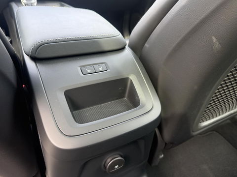 Volvo XC60 2.0 T6 Plug-in hybrid AWD Plus Black Edition trekhaak l Pano l rijklaarprijs