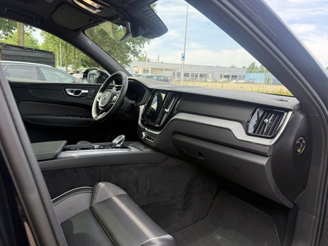 Volvo XC60 2.0 T6 Plug-in hybrid AWD Plus Black Edition trekhaak l Pano l rijklaarprijs