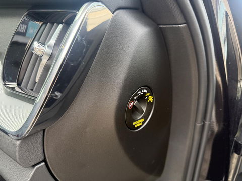 Volvo XC60 2.0 T6 Plug-in hybrid AWD Plus Black Edition trekhaak l Pano l rijklaarprijs