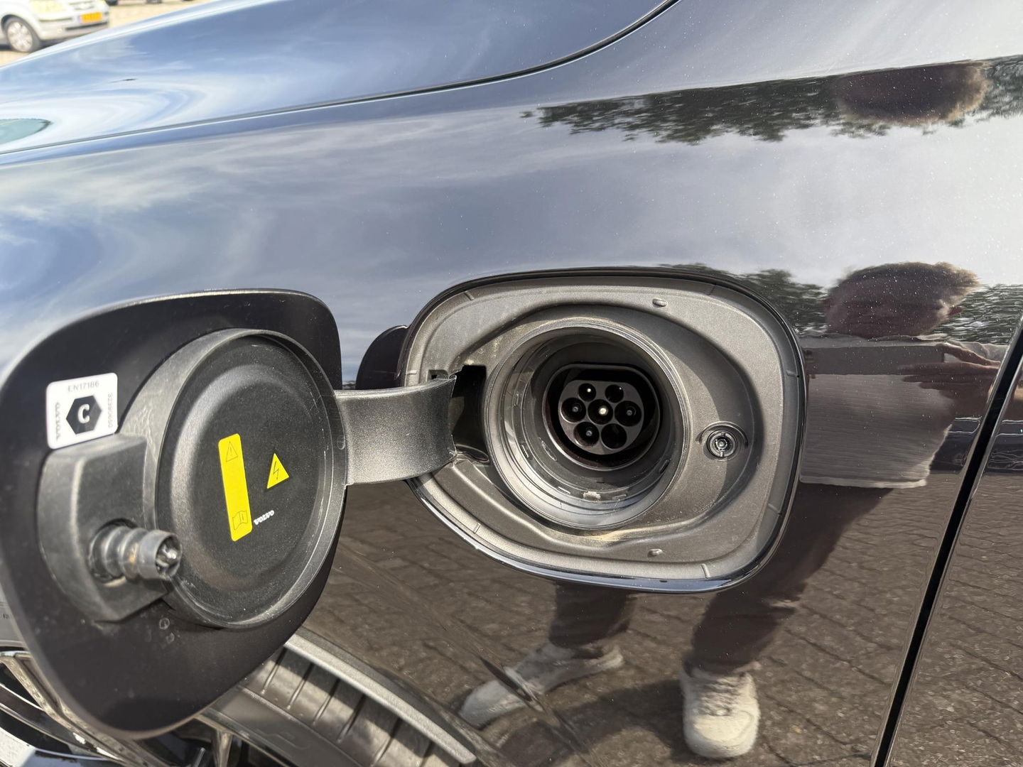 Volvo XC60 2.0 T6 Plug-in hybrid AWD Plus Black Edition trekhaak l Pano l rijklaarprijs