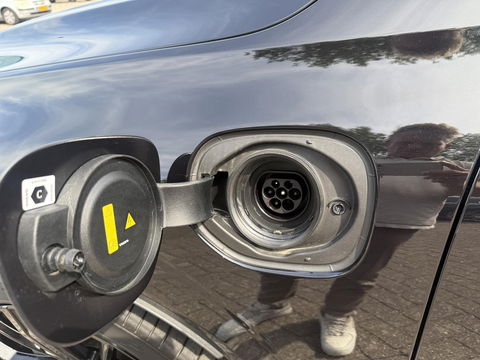 Volvo XC60 2.0 T6 Plug-in hybrid AWD Plus Black Edition trekhaak l Pano l rijklaarprijs