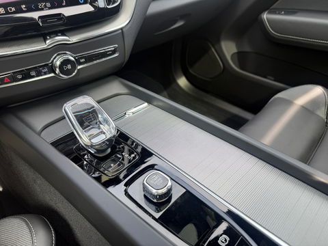 Volvo XC60 2.0 T6 Plug-in hybrid AWD Plus Black Edition trekhaak l Pano l rijklaarprijs