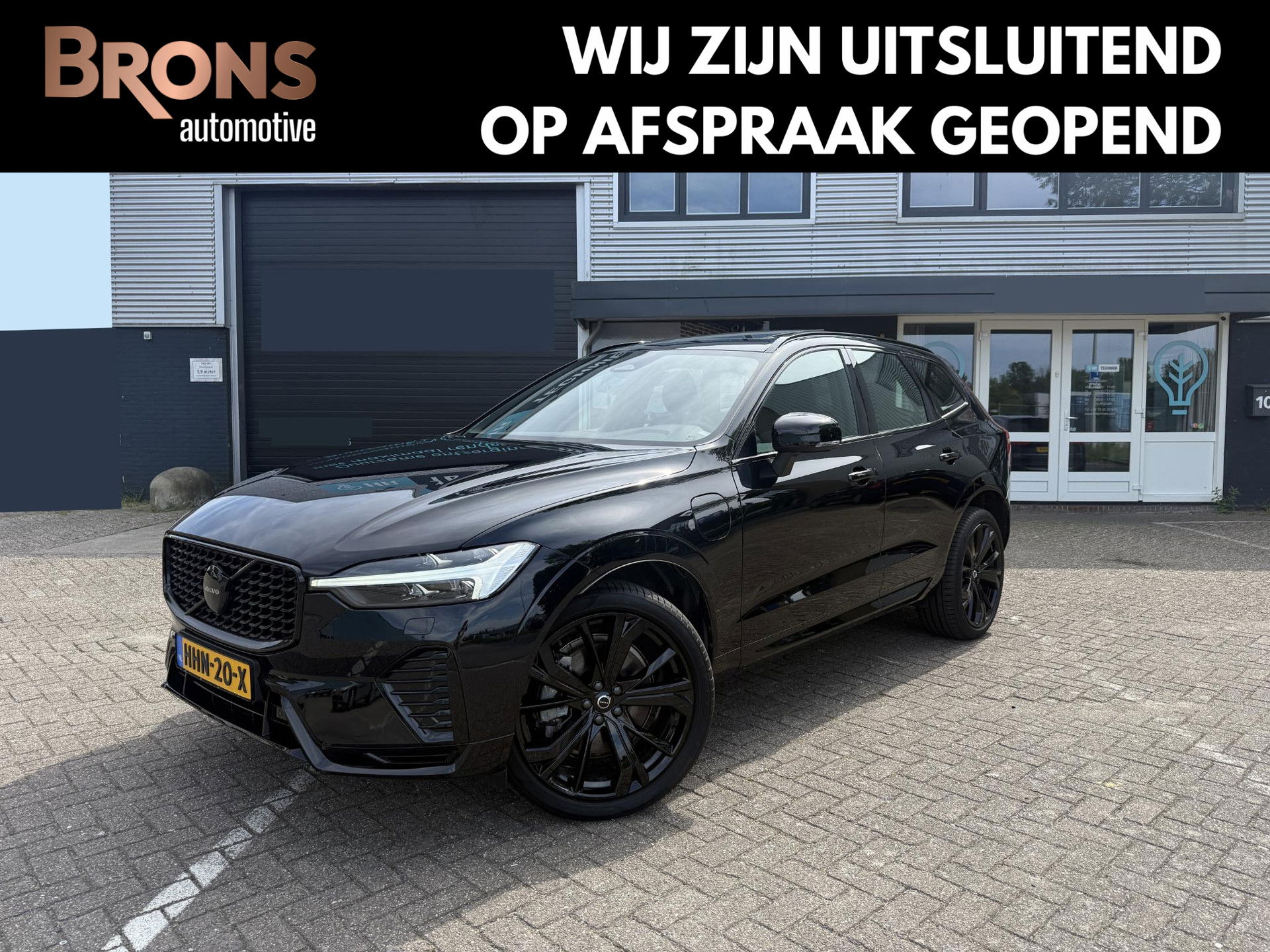 Volvo XC60 2.0 T6 Plug-in hybrid AWD Plus Black Edition trekhaak l Pano l rijklaarprijs