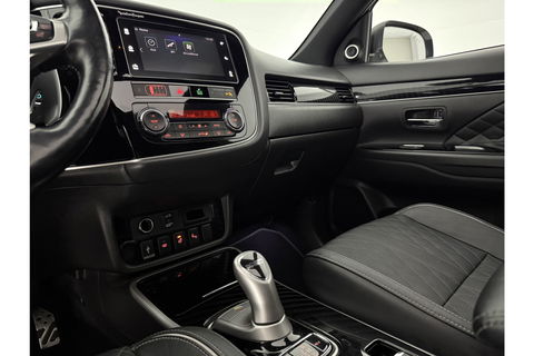Mitsubishi Outlander 2.4 PHEV S-Edition 210PK Pano Parelmoer 360 Camera LED Carplay Cruise Leder Clima PDC 18"LMV