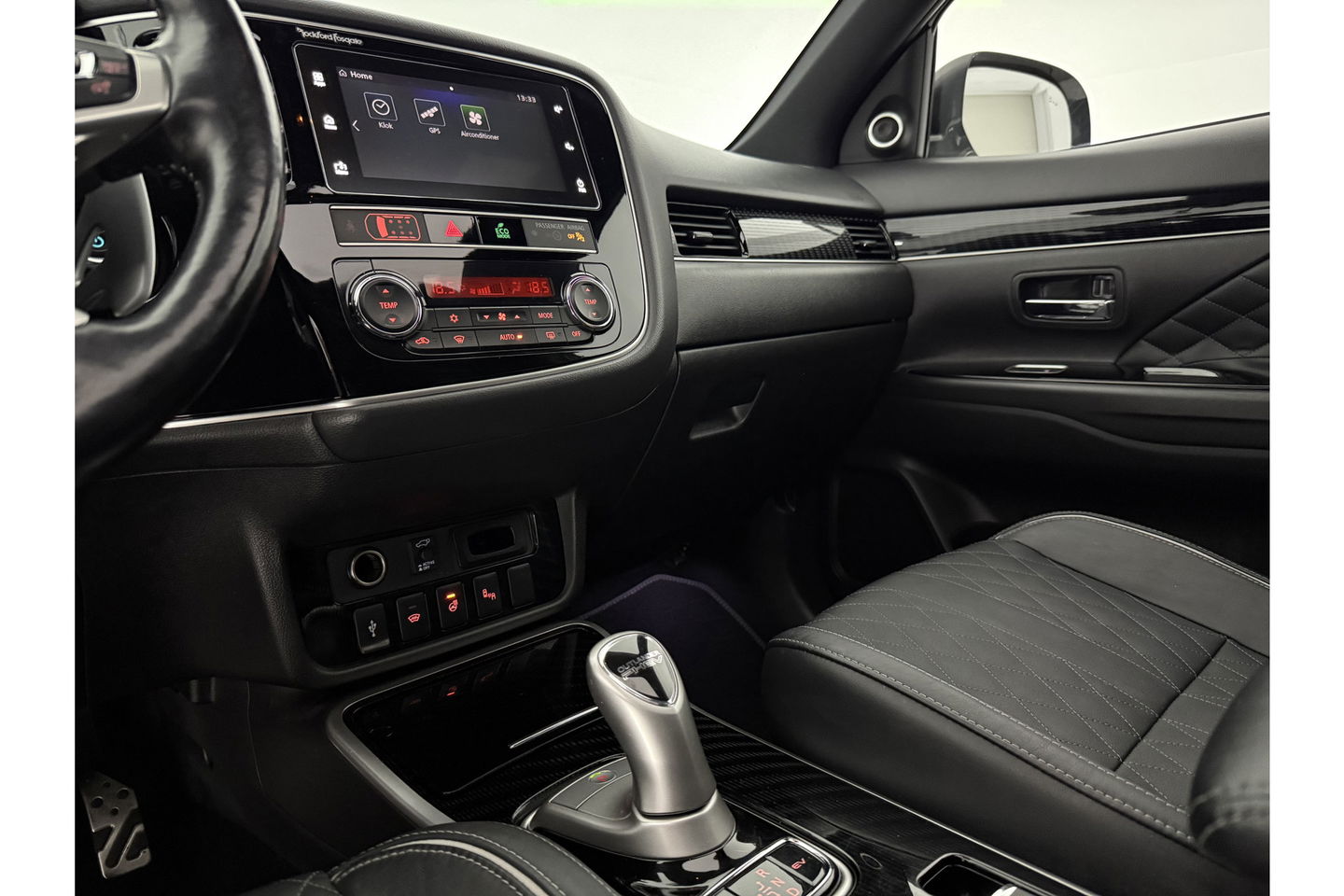 Mitsubishi Outlander 2.4 PHEV S-Edition 210PK Pano Parelmoer 360 Camera LED Carplay Cruise Leder Clima PDC 18"LMV