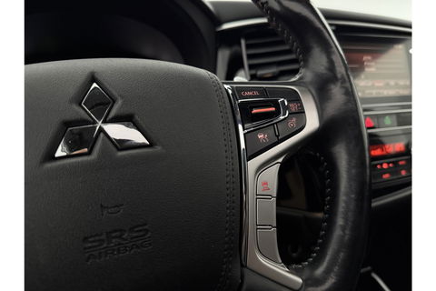 Mitsubishi Outlander 2.4 PHEV S-Edition 210PK Pano Parelmoer 360 Camera LED Carplay Cruise Leder Clima PDC 18"LMV