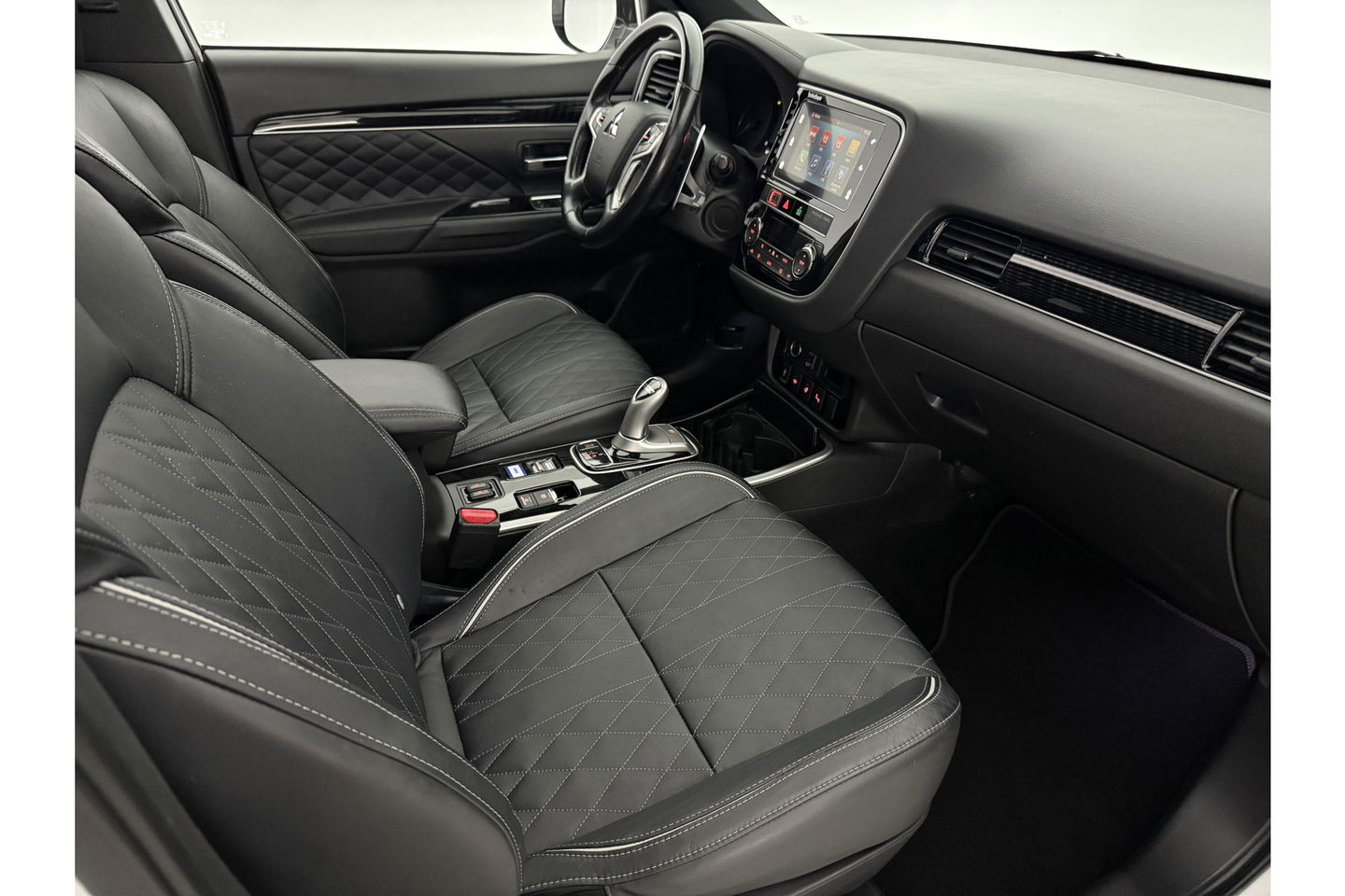 Mitsubishi Outlander 2.4 PHEV S-Edition 210PK Pano Parelmoer 360 Camera LED Carplay Cruise Leder Clima PDC 18"LMV