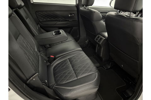 Mitsubishi Outlander 2.4 PHEV S-Edition 210PK Pano Parelmoer 360 Camera LED Carplay Cruise Leder Clima PDC 18"LMV