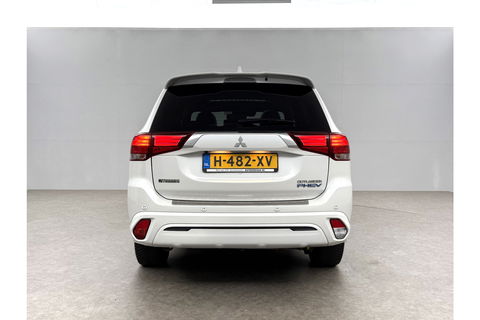 Mitsubishi Outlander 2.4 PHEV S-Edition 210PK Pano Parelmoer 360 Camera LED Carplay Cruise Leder Clima PDC 18"LMV