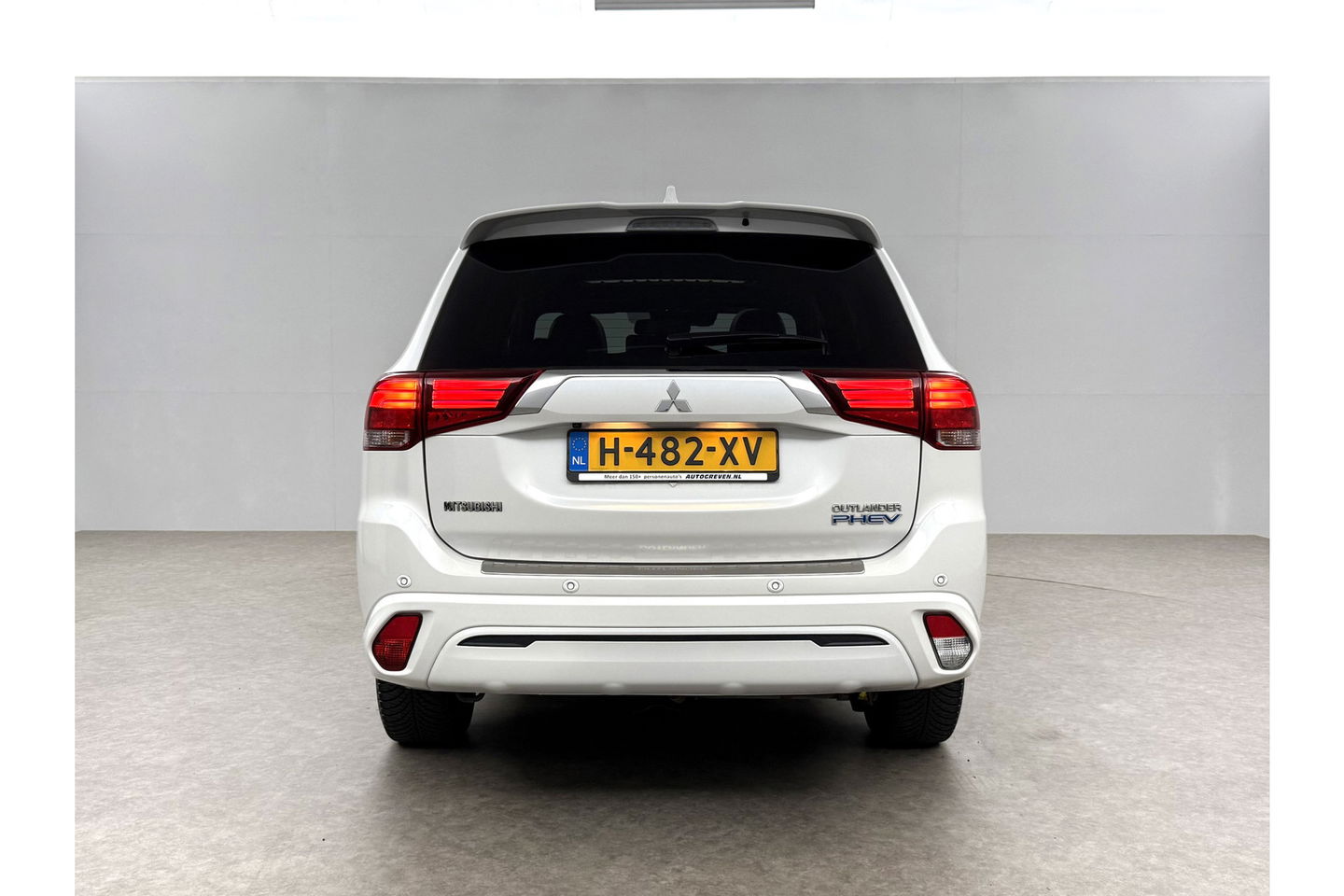 Mitsubishi Outlander 2.4 PHEV S-Edition 210PK Pano Parelmoer 360 Camera LED Carplay Cruise Leder Clima PDC 18"LMV