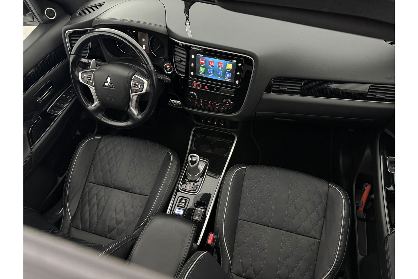 Mitsubishi Outlander 2.4 PHEV S-Edition 210PK Pano Parelmoer 360 Camera LED Carplay Cruise Leder Clima PDC 18"LMV