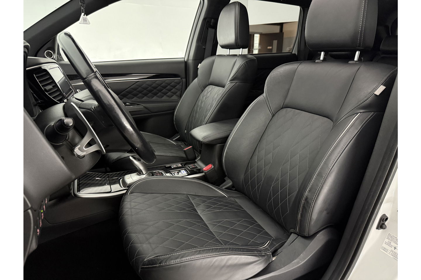 Mitsubishi Outlander 2.4 PHEV S-Edition 210PK Pano Parelmoer 360 Camera LED Carplay Cruise Leder Clima PDC 18"LMV