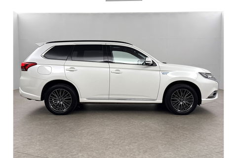 Mitsubishi Outlander 2.4 PHEV S-Edition 210PK Pano Parelmoer 360 Camera LED Carplay Cruise Leder Clima PDC 18"LMV