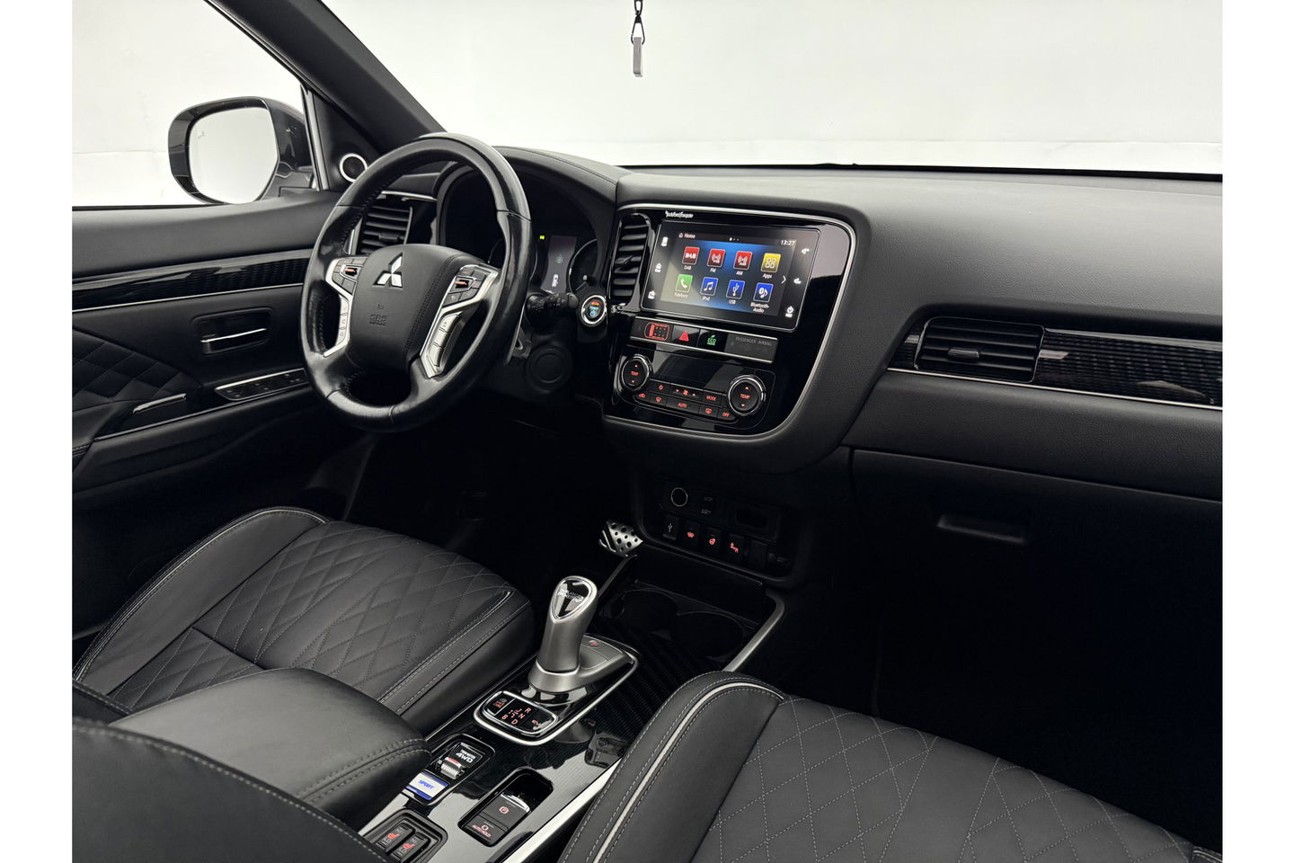 Mitsubishi Outlander 2.4 PHEV S-Edition 210PK Pano Parelmoer 360 Camera LED Carplay Cruise Leder Clima PDC 18"LMV