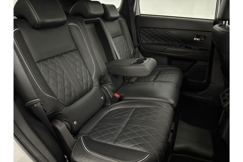 Mitsubishi Outlander 2.4 PHEV S-Edition 210PK Pano Parelmoer 360 Camera LED Carplay Cruise Leder Clima PDC 18"LMV