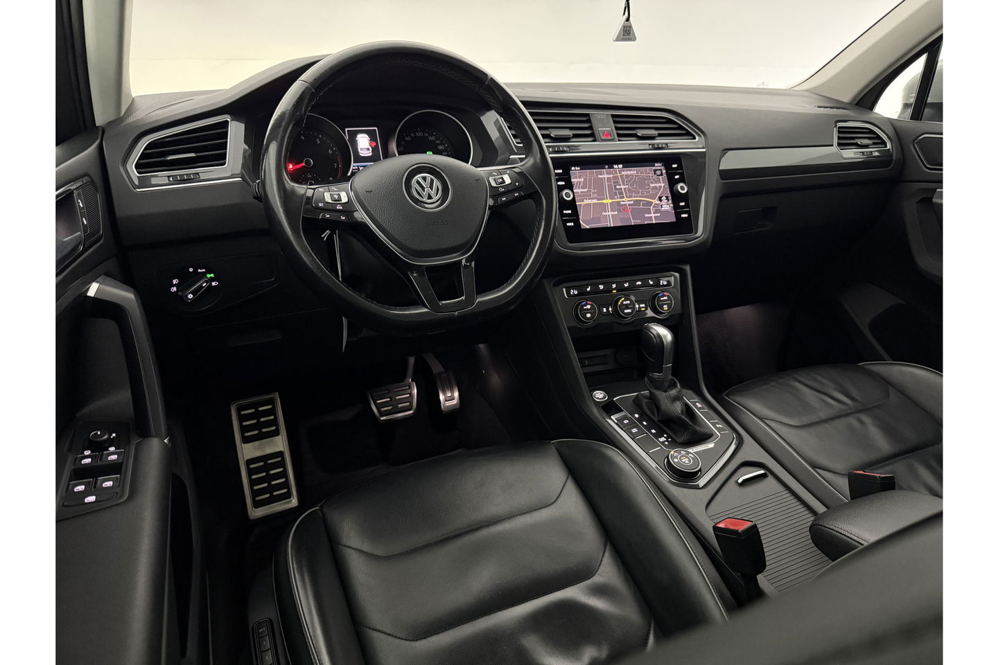Volkswagen Tiguan 2.0 TSI 4Motion R-line DSG LED Memory Navigatie PDC Clima Cruise Leder 19"LMV