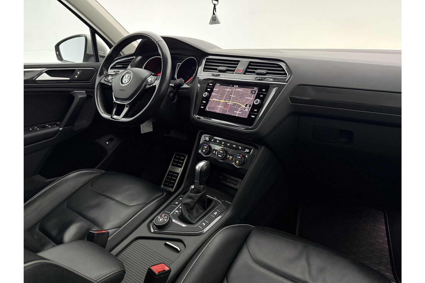 Volkswagen Tiguan 2.0 TSI 4Motion R-line DSG LED Memory Navigatie PDC Clima Cruise Leder 19"LMV