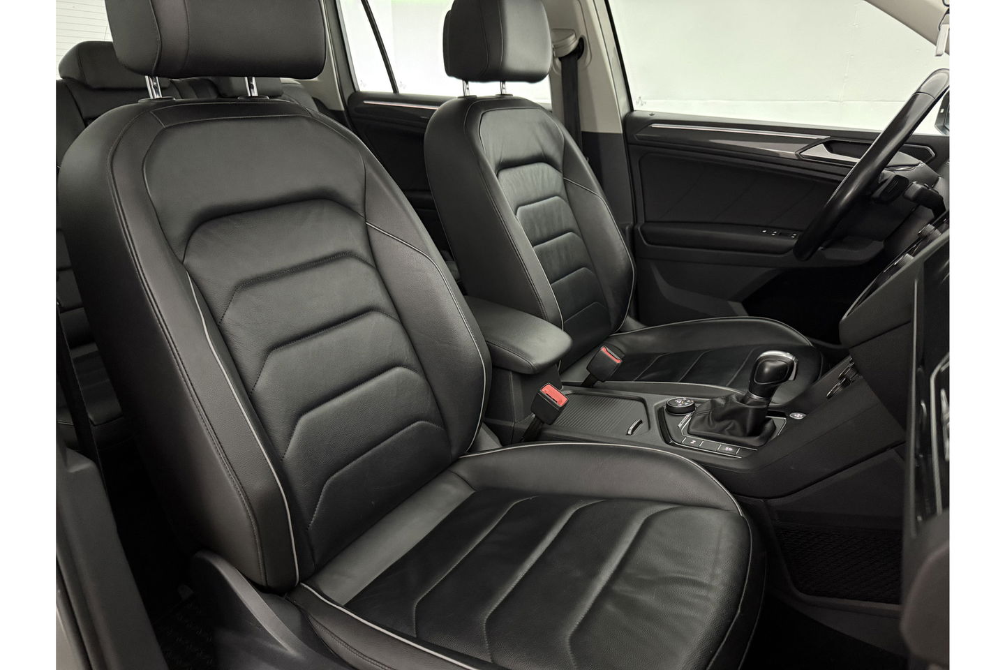 Volkswagen Tiguan 2.0 TSI 4Motion R-line DSG LED Memory Navigatie PDC Clima Cruise Leder 19"LMV