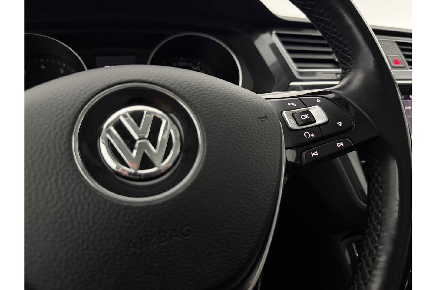 Volkswagen Tiguan 2.0 TSI 4Motion R-line DSG LED Memory Navigatie PDC Clima Cruise Leder 19"LMV
