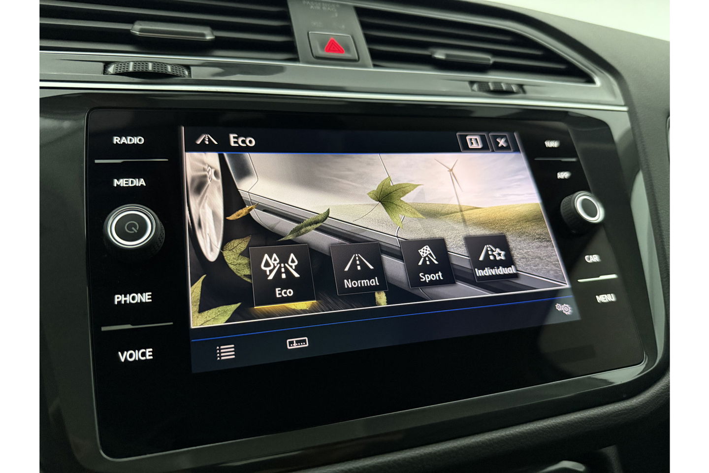 Volkswagen Tiguan 2.0 TSI 4Motion R-line DSG LED Memory Navigatie PDC Clima Cruise Leder 19"LMV