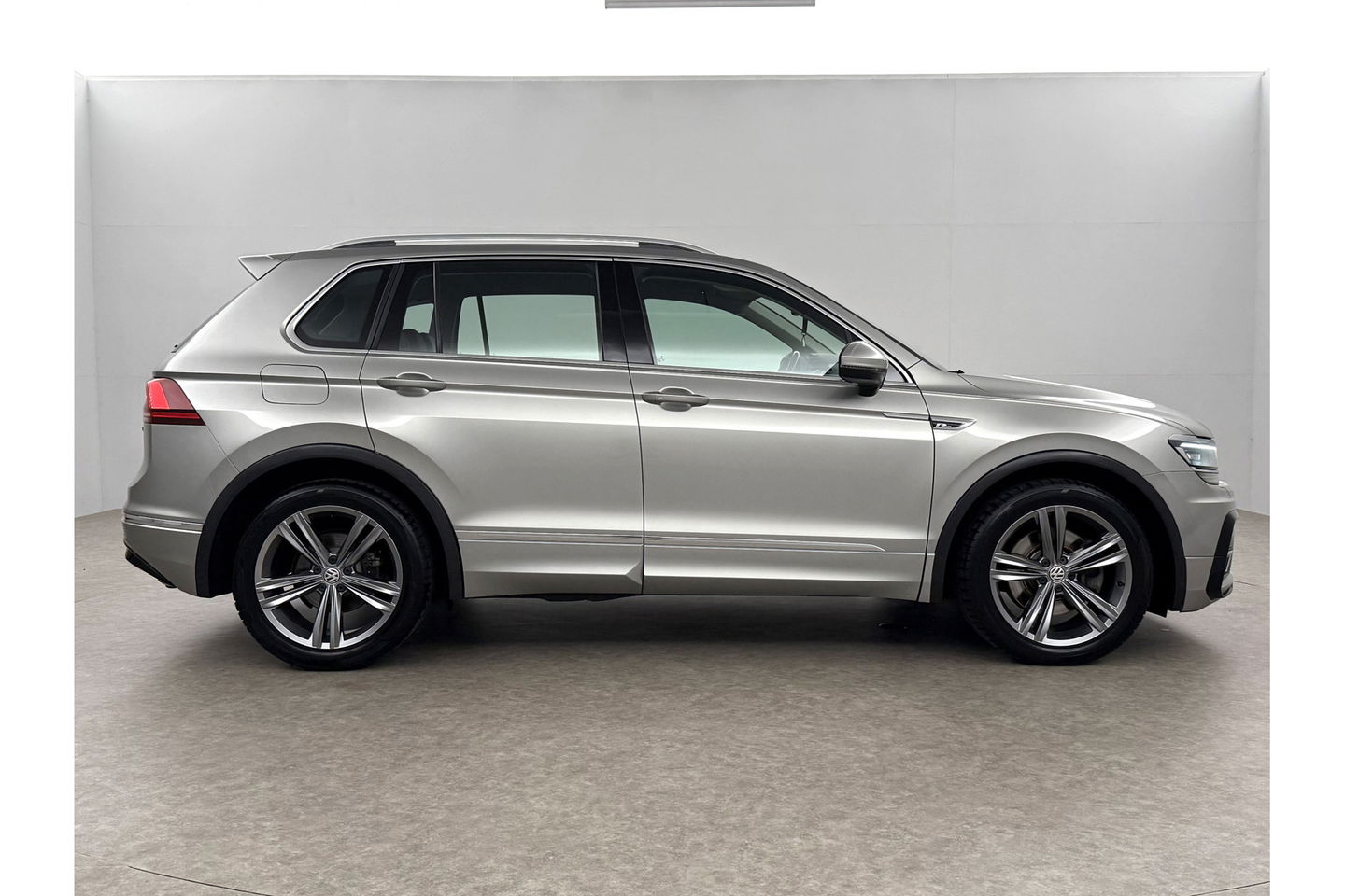 Volkswagen Tiguan 2.0 TSI 4Motion R-line DSG LED Memory Navigatie PDC Clima Cruise Leder 19"LMV