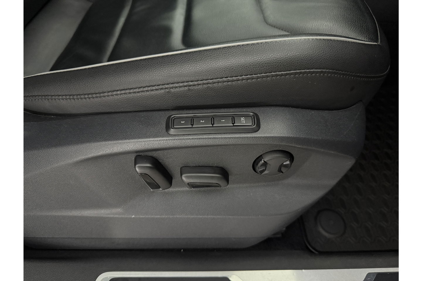 Volkswagen Tiguan 2.0 TSI 4Motion R-line DSG LED Memory Navigatie PDC Clima Cruise Leder 19"LMV