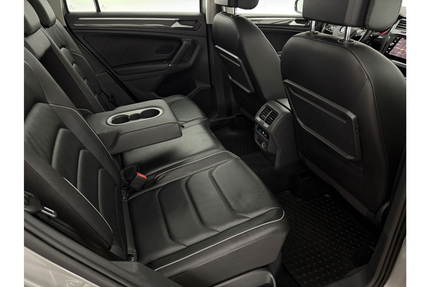 Volkswagen Tiguan 2.0 TSI 4Motion R-line DSG LED Memory Navigatie PDC Clima Cruise Leder 19"LMV