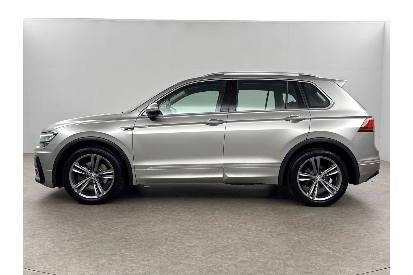 Volkswagen Tiguan 2.0 TSI 4Motion R-line DSG LED Memory Navigatie PDC Clima Cruise Leder 19"LMV