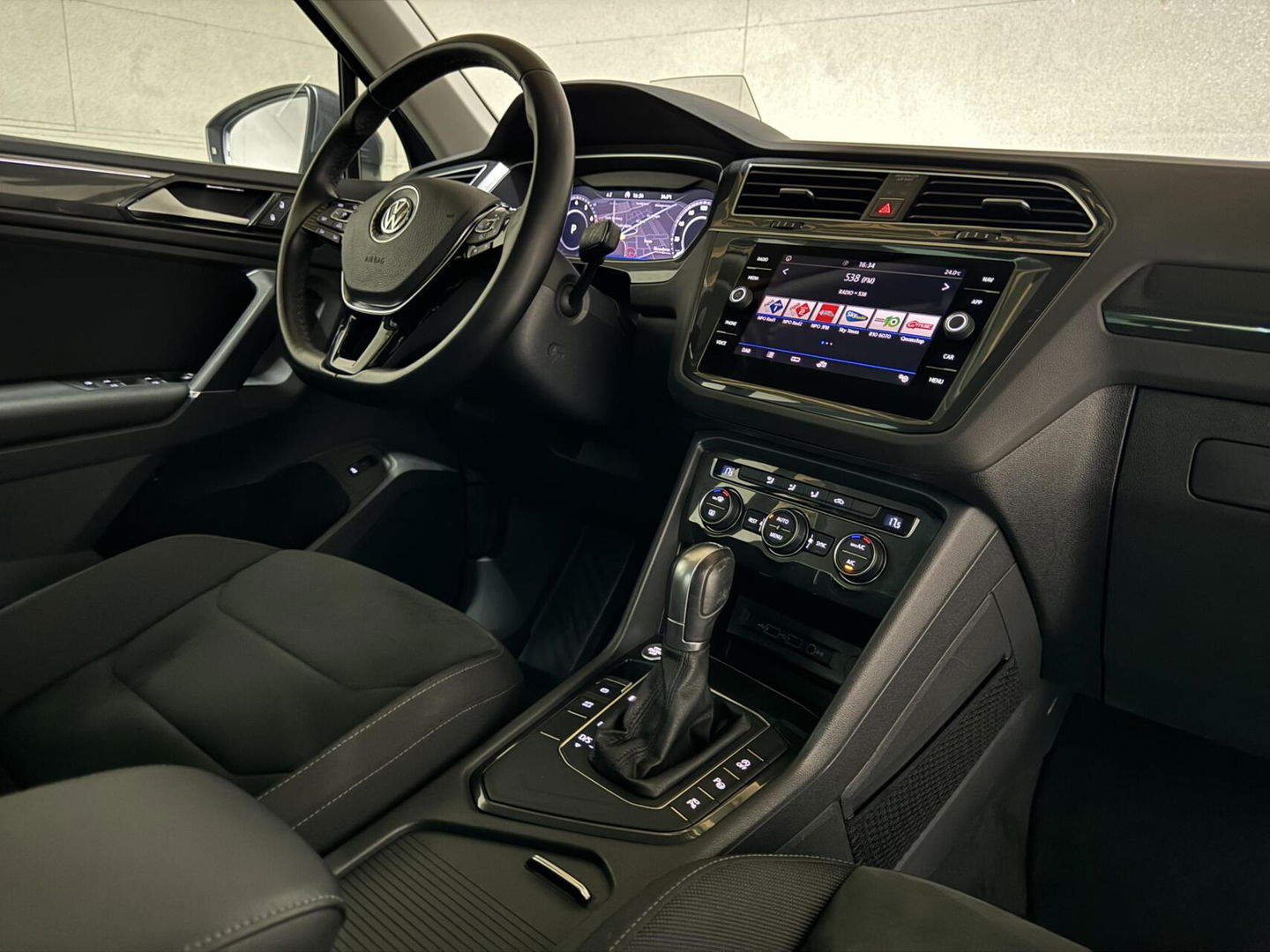 Volkswagen Tiguan 1.4 TSI ACT Highline Virtual HUD Trekh. NAP